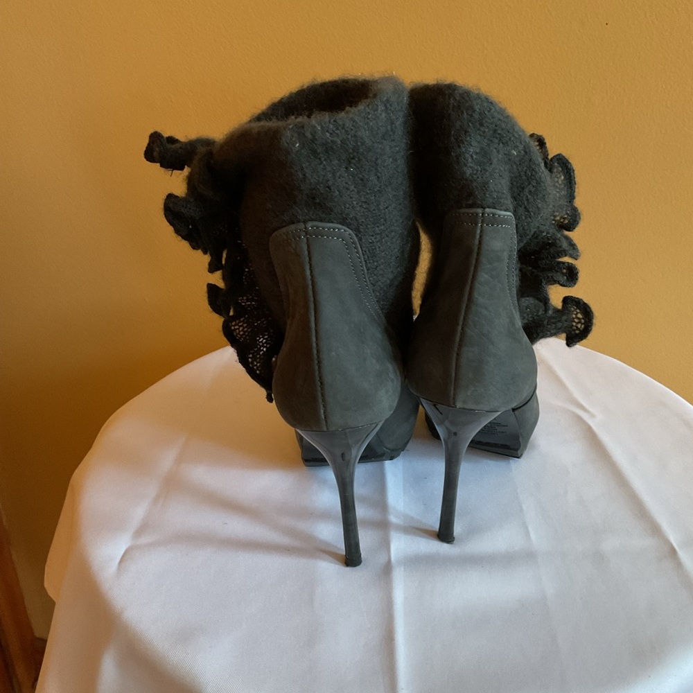 Elegant Grey Suede Stiletto Ankle Boots with Ruffle Detail Size 7.5 - Picture 6 of 9